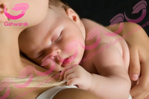 چرا باید نوزادتان را بغل کنید 