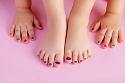 عوارض خطرناک لاک زدن برای کودکان زیر 7 سال